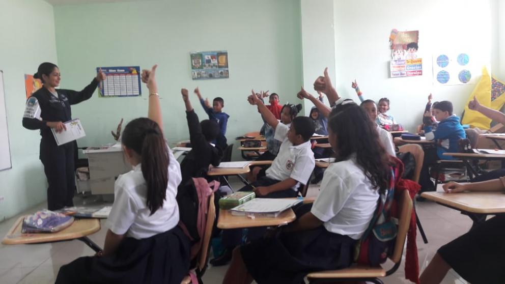 DARE en las escuelas. Cortesía: Policía Nacional